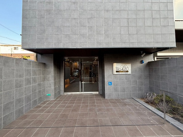 べラジオ三国駅前のエントランス