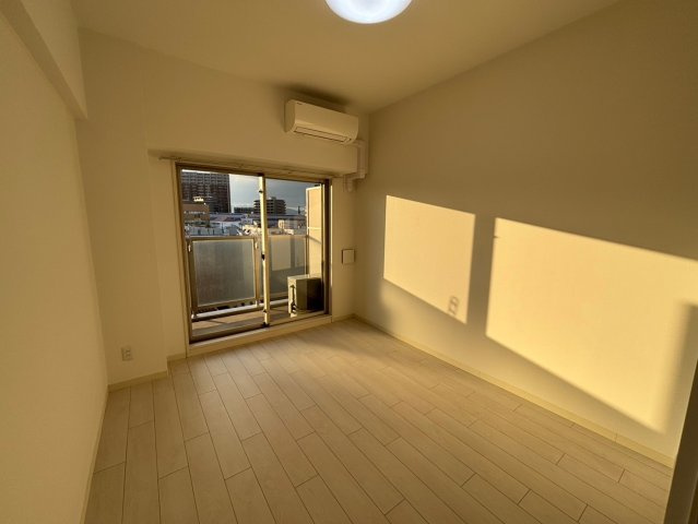 べラジオ三国駅前の居間・リビング