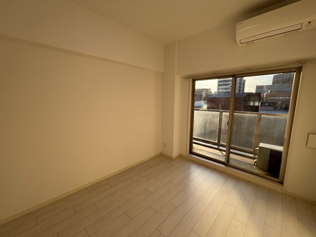 べラジオ三国駅前の居間・リビング