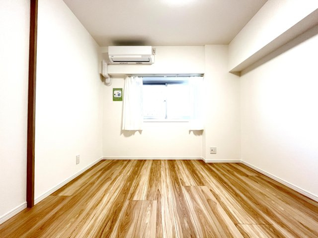 ネオコーポ亀有の寝室|シンプルだからこそ、アレンジ自在。洋室が、暮らしの“好き”を詰め込める場所になります