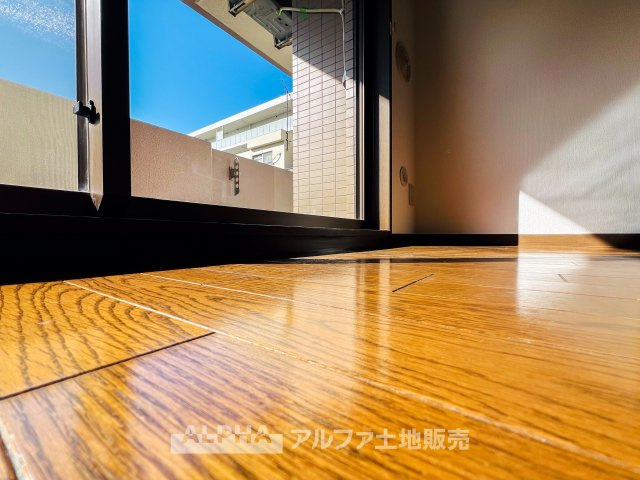 フォルスコート調布染地公園の展望|【Blue sky】
◆青空に包まれて◆バルコニーから望む紺碧の空。外を眺め時を忘れるなんて、ひさしかたぶりだろうか。こんなにも広く美しい情景が我が家にも広がっているなんて。こんな時間を大切にしたい。