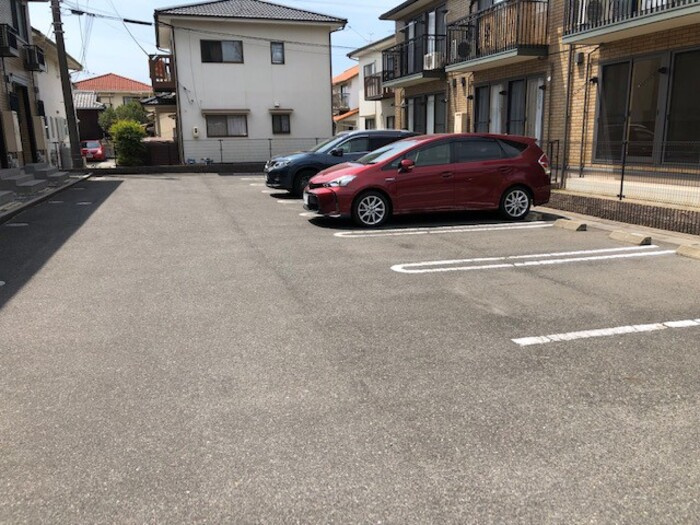 メゾンドールβ　G棟の駐車場