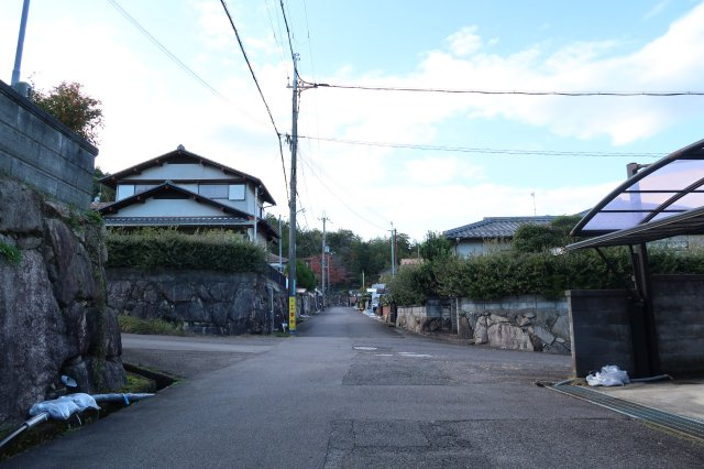 湖南市菩提寺西7丁目　中古戸建の前面道路含む現地写真
