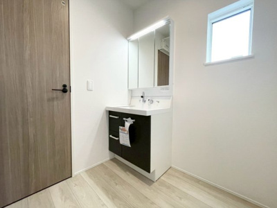 【独立洗面台】 | 潮来市日の出5丁目2号棟 | ご見学はお気軽に0476-37-3888までお問合せ下さい！