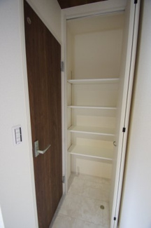 【収納】 | 【仲介手数料無料！！】稲城市若葉台1丁目　新築戸建て（全9区画）4号棟 5480万円 | 1階廊下収納