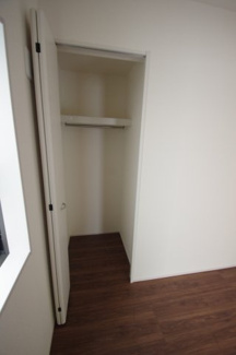 【収納】 | 【仲介手数料無料！！】稲城市若葉台1丁目　新築戸建て（全9区画）4号棟 5480万円 | 洋室3帖の収納