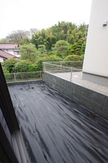 【庭】 | 【仲介手数料無料！！】稲城市若葉台1丁目　新築戸建て（全9区画）4号棟 5480万円 | 防草シートが貼ってあります。