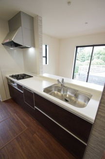 【キッチン】 | 【仲介手数料無料！！】稲城市若葉台1丁目　新築戸建て（全9区画）4号棟 5480万円 | 人造大理石トップ