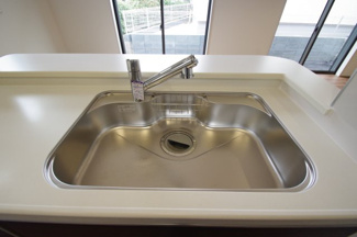 【キッチン】 | 【仲介手数料無料！！】稲城市若葉台1丁目　新築戸建て（全9区画）4号棟 5480万円 | 浄水器付き水栓