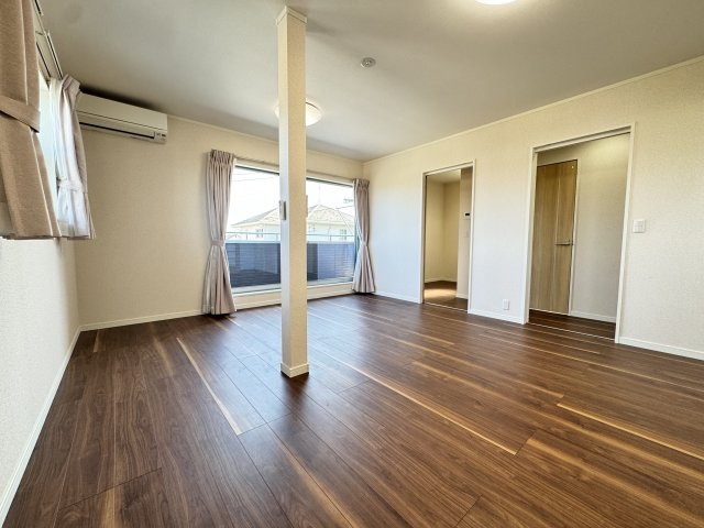 京目町事務所兼住宅の居間・リビング|■2階リビングダイニングは居室としてもどうぞ