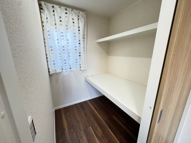 京目町事務所兼住宅の収納|■2階リビングダイニング収納