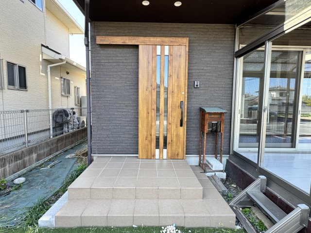 京目町事務所兼住宅の玄関|■玄関は引き戸タイプです