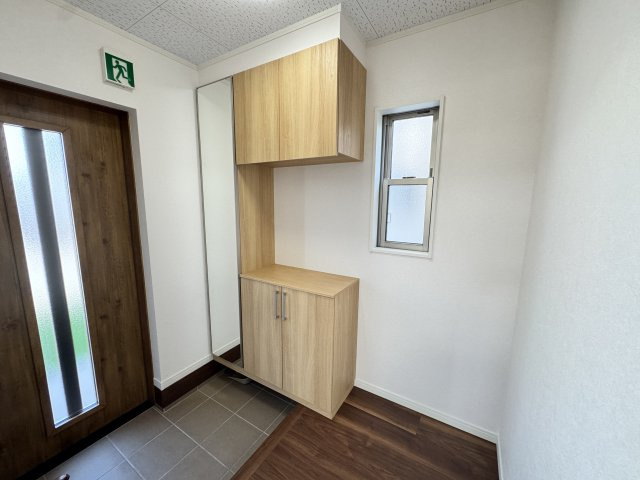 京目町事務所兼住宅の玄関|■玄関のシューズボックス