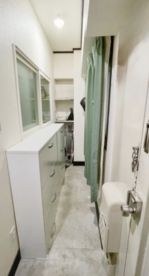 【玄関】 | 香枦園スカイハイツ | 玄関横の土間スペースには下駄箱やベビーカー・趣味の道具なども収納できて便利♪