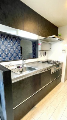 【キッチン】 | 香枦園スカイハイツ | 食洗機は高温洗浄と乾燥で殺菌効果が望め衛生的。手洗いよりも節水効果もあり嬉しいポイントが詰まっています。