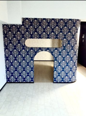 【洋室】 | 香枦園スカイハイツ | お洒落な壁紙の6帖の洋室は、お料理をしながらお子様の様子がわかるので、子供部屋にピッタリ♪