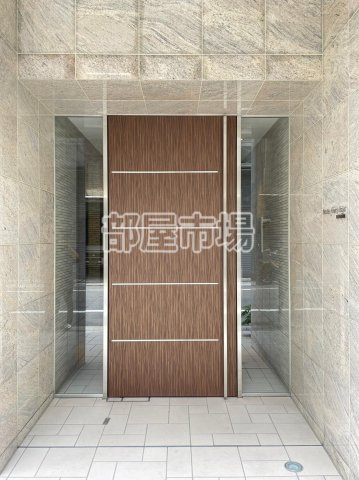 プチ･フルール入谷のエントランス