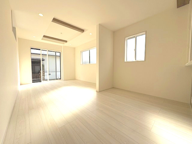 【居間・リビング】 | 福岡市南区若久6丁目　1号棟（全3棟）【仲介手数料無料・0円】 | 現地写真。