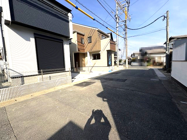 【その他】 | 福岡市南区若久6丁目　1号棟（全3棟）【仲介手数料無料・0円】 | 現地写真。前面道路です。