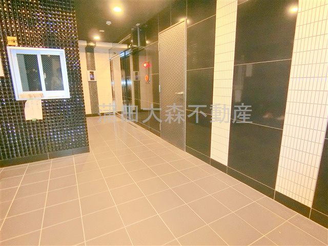 リヴシティ大森町のエントランス|防犯カメラTVモニター付オートロック宅配BOXメールBOX管理人室　エントランス