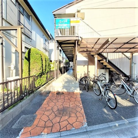 メゾンコマスヤのエントランス