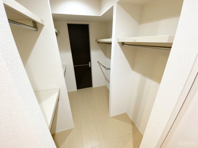 エーデルハイムDの収納|たっぷり収納のウォークインクローゼット！