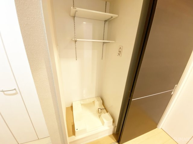 エーデルハイムDの設備|洗濯機置き場は扉付き☆