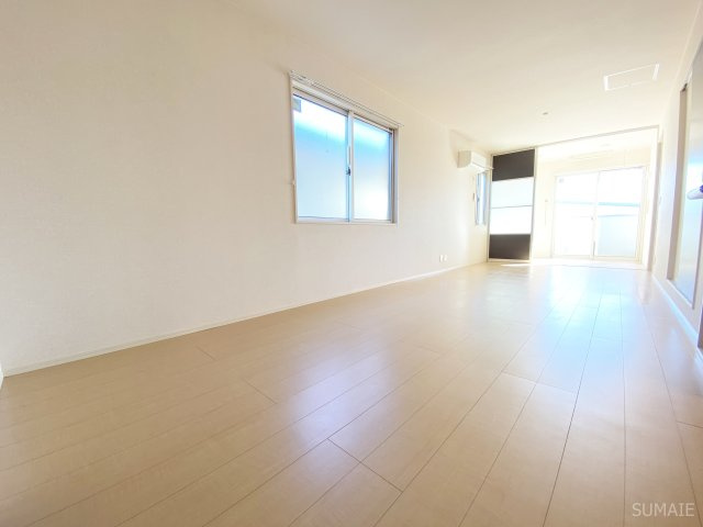 エーデルハイムDの居間・リビング|人気の角部屋です☆