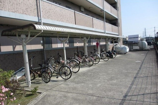 シャンベルジュK☆T のその他共用部分|駐輪場に自転車も停められます♪