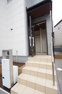 【エントランス】 | 【仲介手数料無料！！】稲城市若葉台1丁目　新築戸建て（全9棟）5号棟 5680万円