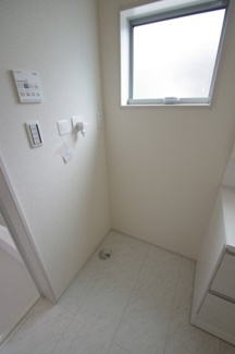 【内観：施工例】 | 【仲介手数料無料！！】稲城市若葉台1丁目　新築戸建て（全9区画）5号棟 5780万円 | ガス乾燥機用のガス栓