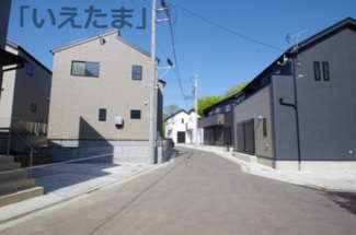 【前面道路含む現地写真】