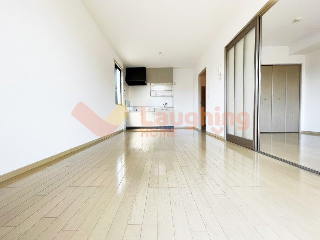 ガーデニアⅡの内装|こちらのリビングで趣味の時間をお楽しみください