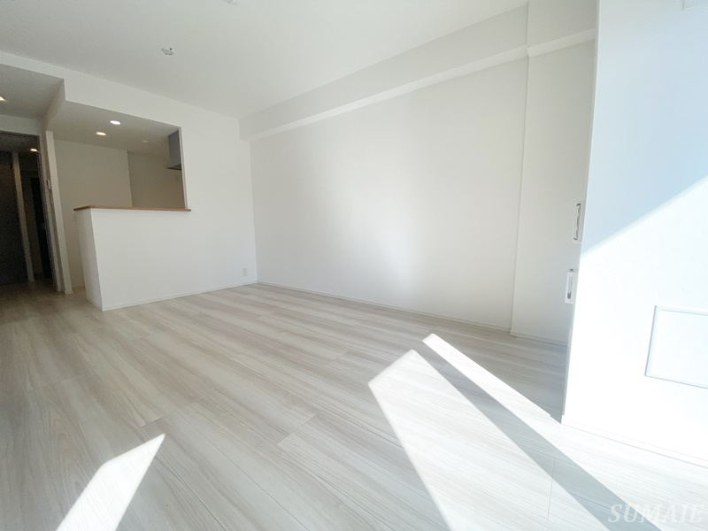 S-RESIDENCE王子enableの居間・リビング|別角度からみたリビングです☆