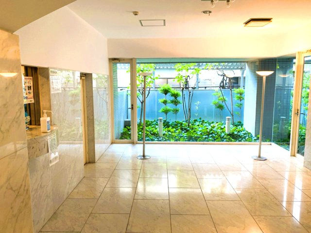 グランドシティ白山のエントランス