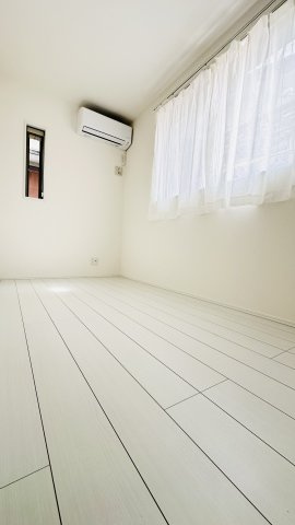 ニュクスの洋室