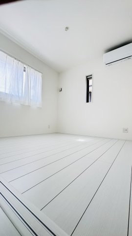 ニュクスの洋室