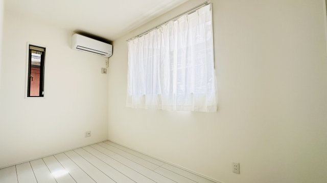 ニュクスの洋室