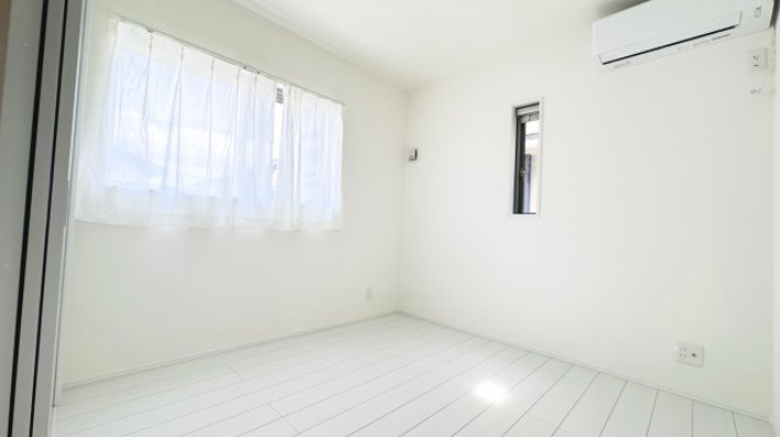 ニュクスの洋室