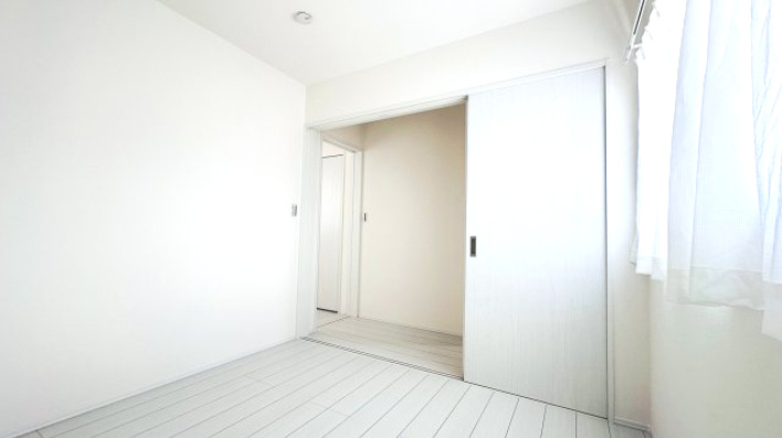 ニュクスの洋室