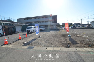 【前面道路含む現地写真】