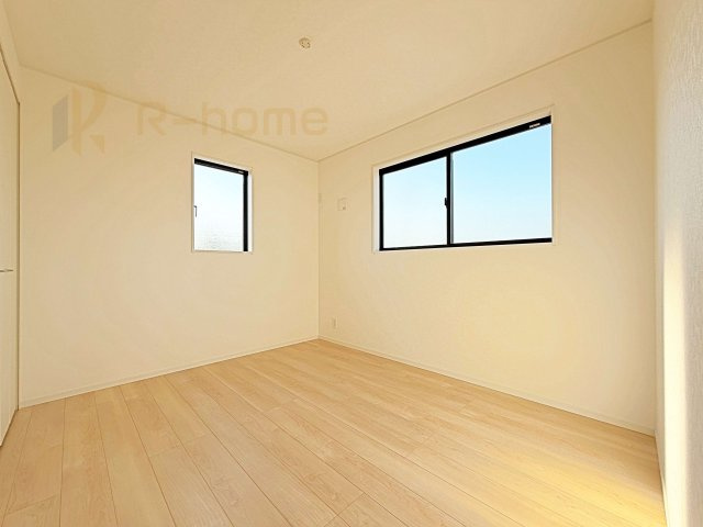 龍ケ崎市白羽第9　新築戸建て　1号棟の洋室|2面窓の風通しの良い洋室です♪差し込む暖かな陽当たりで、室内がくつろげる空間に早変わりです♪