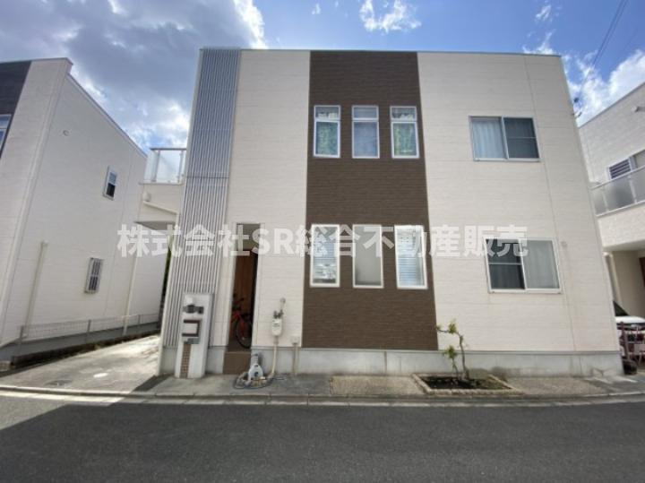 衣摺4丁目中古戸建の外観|小学校・スーパー・コンビニ・公園が徒歩10分圏内と近くお子様の通学、日々の生活にも大変便利な閑静な住宅街で生活できます♪