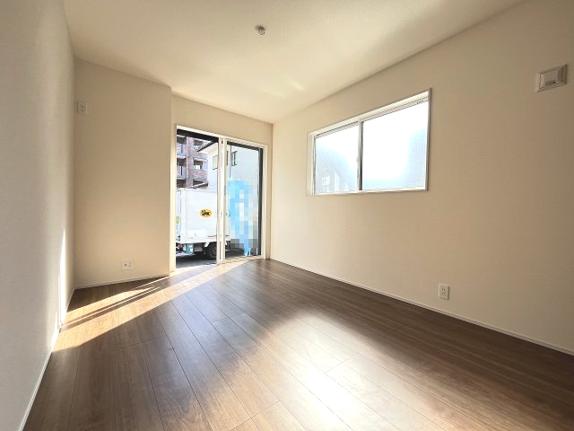 【寝室】 | 福岡市南区若久6丁目　2号棟（全3棟）【仲介手数料無料・0円】 | 現地写真。1階主寝室です。