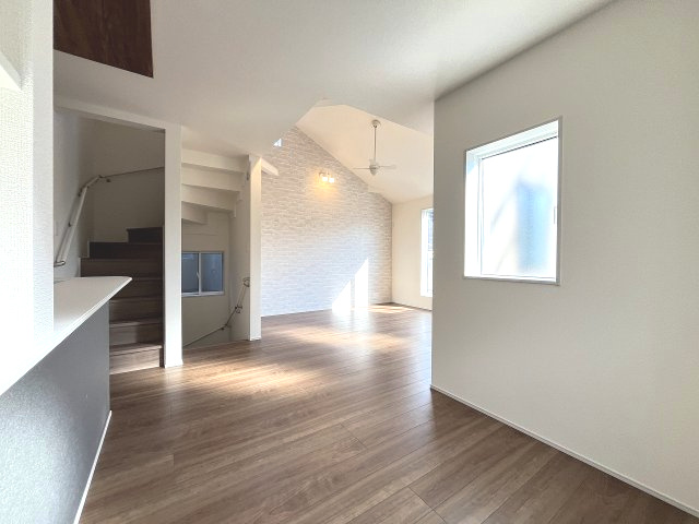 【居間・リビング】 | 福岡市南区若久6丁目　2号棟（全3棟）【仲介手数料無料・0円】 | 現地写真。