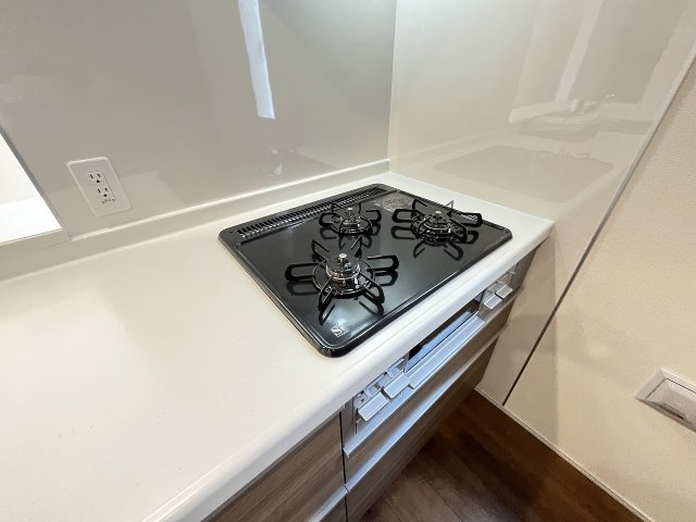 【キッチン】 | 福岡市南区若久6丁目　2号棟（全3棟）【仲介手数料無料・0円】 | 現地写真。