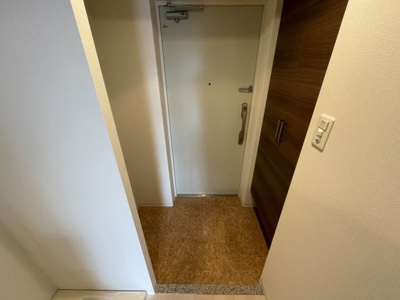 【玄関】 | Luxe新大阪EASTⅡ | ダブルロックで安心です。