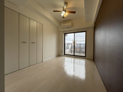 【寝室】 | Luxe新大阪EASTⅡ | 明るくて広いリビングです。