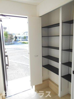 【玄関】 | 西郷村米堀川向新築一戸建て4棟 | シンプルで使いやすい玄関です