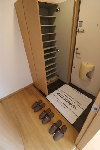 リースランド平福　B棟の玄関